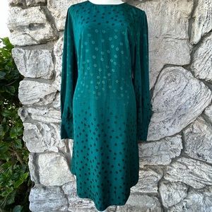 NWT J. Crew Shift dress in jacquard floral dot Size 12
Item AR644